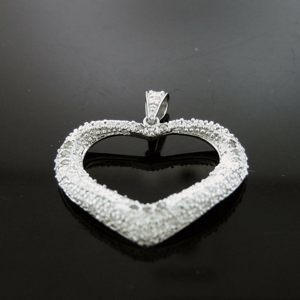 .925 silver Heart Pendant W/ 12 Diamonds size 33mm